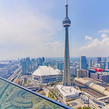 Presidential 2Br Plus 1 Condo, Entertainment District - Downtown With Cn Tower View, Balcony, Pool & Hot Tub